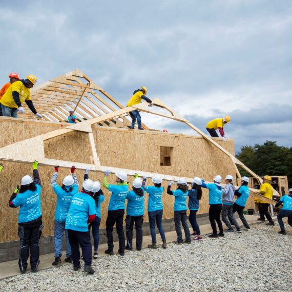 BIG BUILD 2019: Habitat for Humanity România a construit 10 case în 5 zile, la Vaideeni