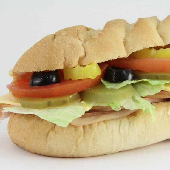 A 3-a ediție World Sandwich Day. Subway România oferă peste 4.000 de sandwich-uri persoanelor nevoiașe