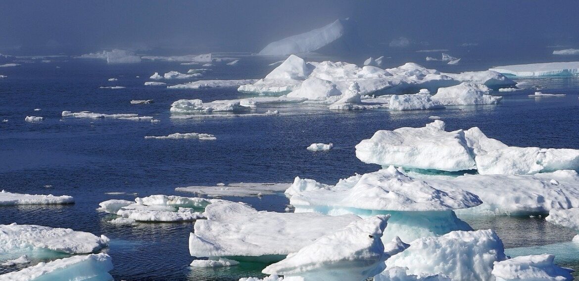 Un bloc de gheață de 110 km pătrați s-a desprins din calota glaciară din Groenlanda