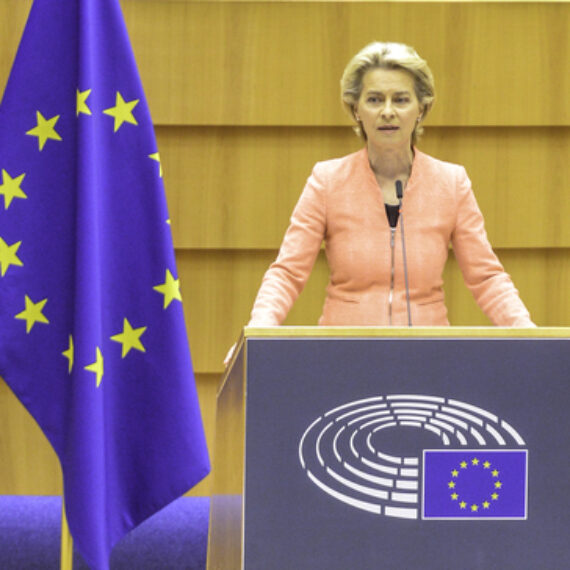 Comisia Europeană anunţă un obiectiv de reducere cu 55% a emisiilor de gaze cu efect de seră până în 2030
