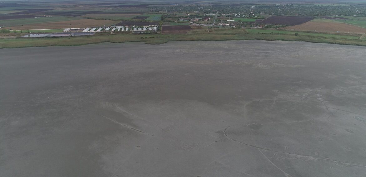 Dezastru ecologic: Lacul Iezer Călărași a secat complet