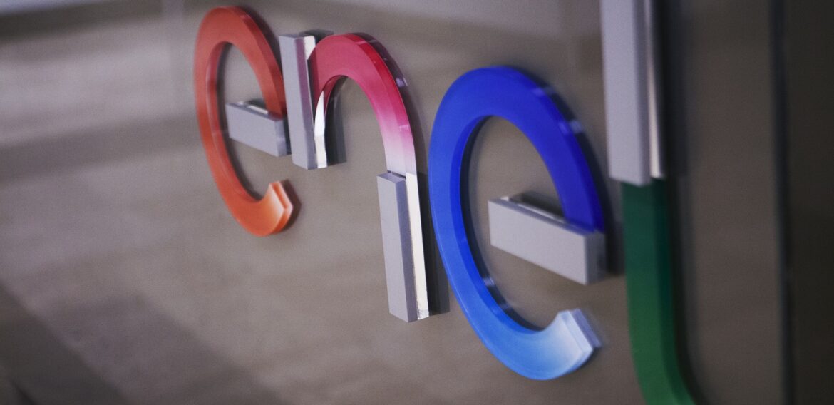 Enel s-a angajat să reducă cu 80% emisiile sale directe de gaze cu efect de seră până în 2030, faţă de anul 2017, și vrea eliminarea cărbunelui până în 2030