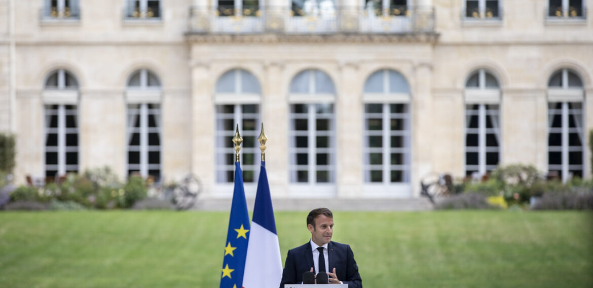 Președintele francez Emmanuel Macron anunţă un referendum pentru a introduce în Constituţie protecția mediului