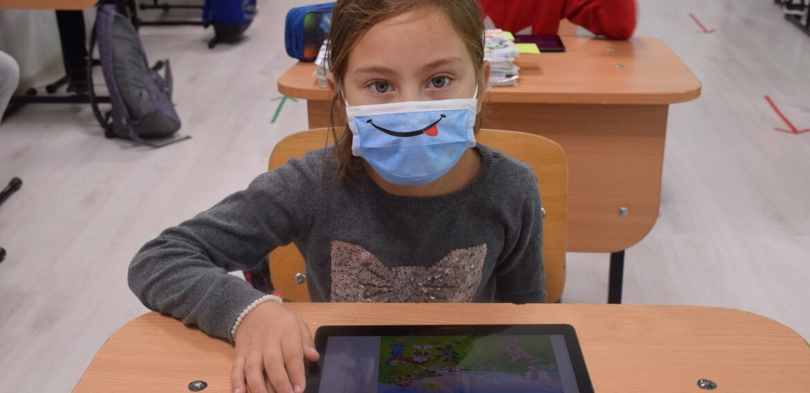 Sondaj World Vision România: Jumătate dintre profesorii din mediul rural spun că elevii lor au pierdut din materie în pandemie