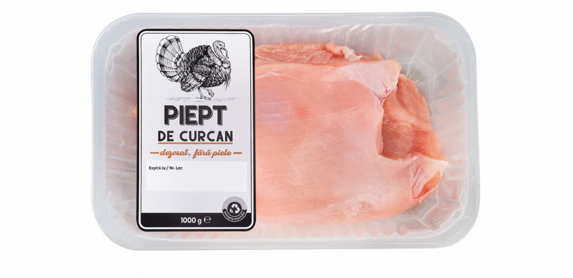 Lidl schimbă ambalajele produselor din carne proaspătă de la furnizorii români, pentru a reduce consumul de plastic cu până la 40% per caserolă