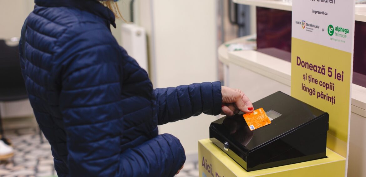 Din luna mai, puteți dona cu cardul în farmaciile Alphega pentru copiii vulnerabili susținuți de Hope and Homes for Children