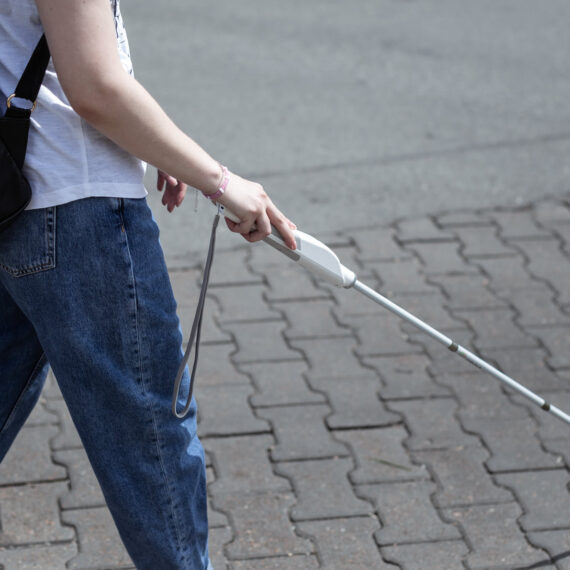 Ghid de angajare a nevăzătorilor. Ce meserii pot practica nevăzătorii, în România