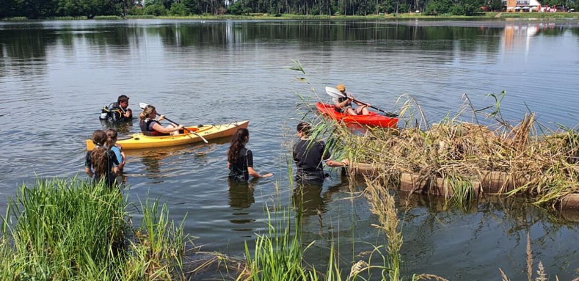 Insule plutitoare pentru protejarea biodiversităţii, amplasate de Departamentul pentru Dezvoltare Durabilă, în parteneriat cu Asociaţia Centrul de Scufundări Subacvatice