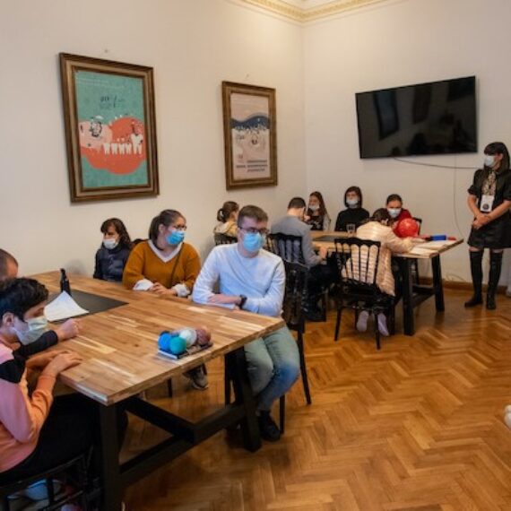 Materiale auxiliare de studiu pentru elevii cu deficiente de vedere – fizica și chimia accesibile. Un proiect al Asociației Tandem