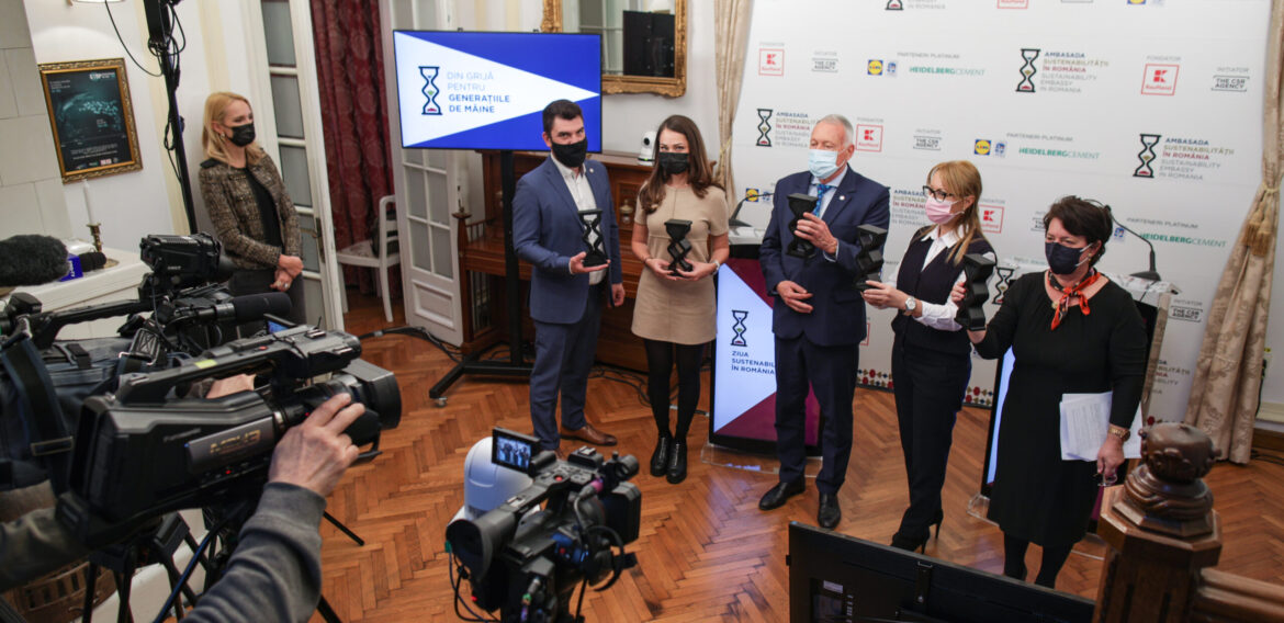 6 din 10 români cred că generațiile următoare se vor confrunta cu mari catastrofe climatice, arată un studiu realizat de Ambasada Sustenabilității în România cu ocazia lansării Zilei Sustenabilității
