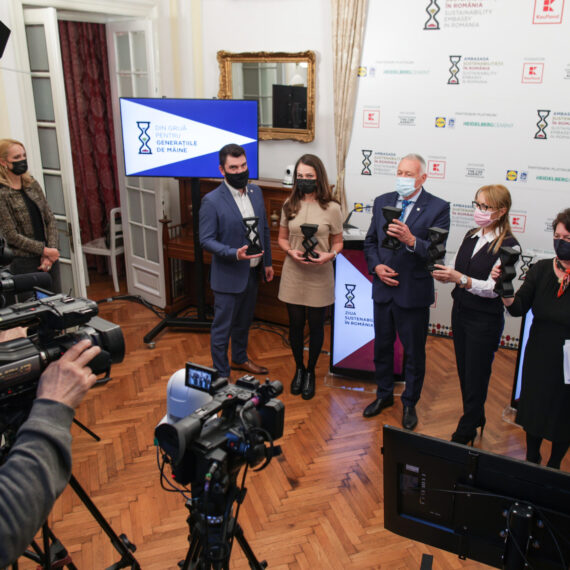 6 din 10 români cred că generațiile următoare se vor confrunta cu mari catastrofe climatice, arată un studiu realizat de Ambasada Sustenabilității în România cu ocazia lansării Zilei Sustenabilității
