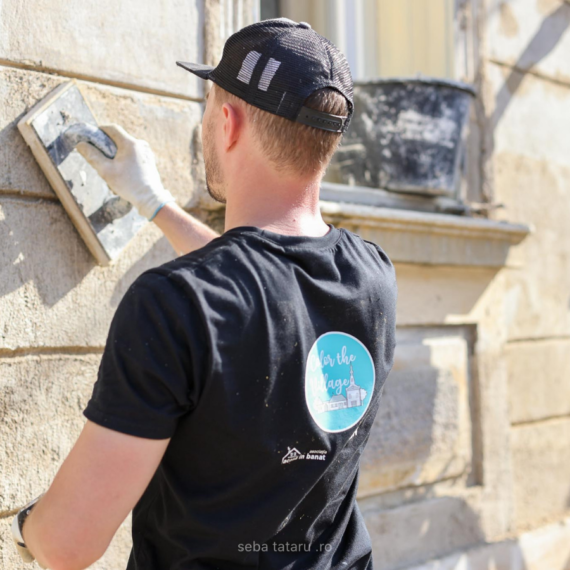Asociația Acasă în Banat dă startul înscrierilor pentru voluntari la Color the Village  2022