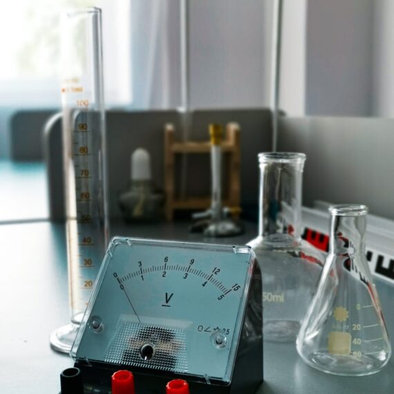 Laboratorul de chimie „CONIL Fun Science Lab”, un proiect al Asociației Conil