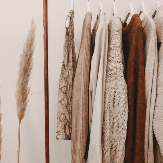Industria de fashion trebuie să facă eforturi mai mari pentru a atinge țintele climatice. Presiunea din partea consumatorilor este în creștere