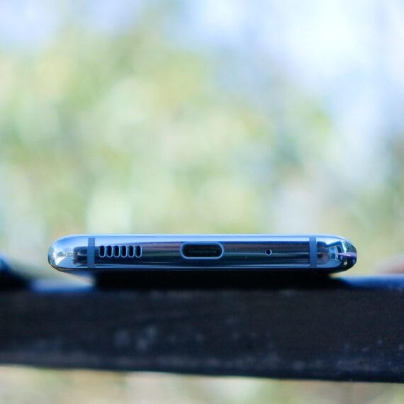 USB-C va deveni modelul universal de încărcator în Europa pentru telefoane, tablete și laptopuri, într-o mutare care ar trebui să elimine anual 11.000 de tone de deșeuri