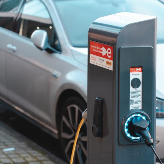 APIA: Vehiculele electrice și hibride au însumat aproape 20% din înmatriculările noi în primele cinci luni din 2022