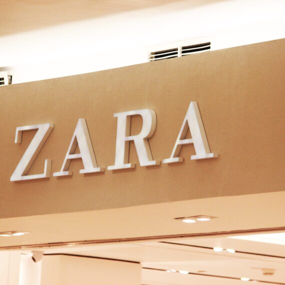 Zara încearcă să introducă elemente de sustenabilitate în magazinele din România