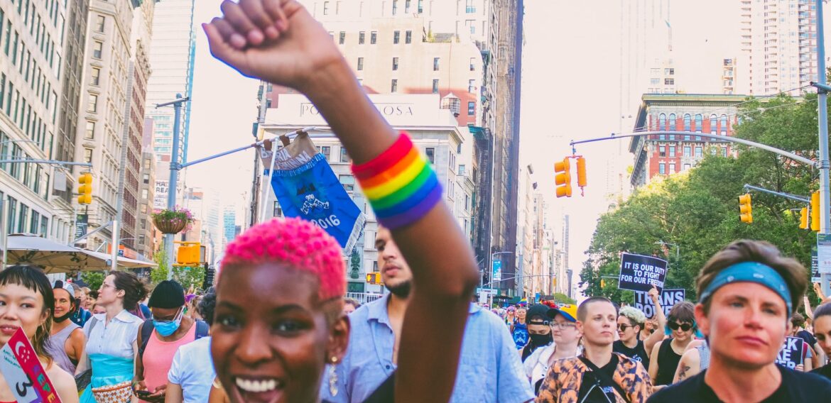 Primăria orașului New York alocă 6,7 milioane de dolari pentru dezvoltarea unui sistem social care să deservească mai bine comunitatea LGBTQ