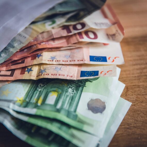 Moment crucial pentru reducerea decalajelor salariale din Uniunea Europeană. Ce urmează?