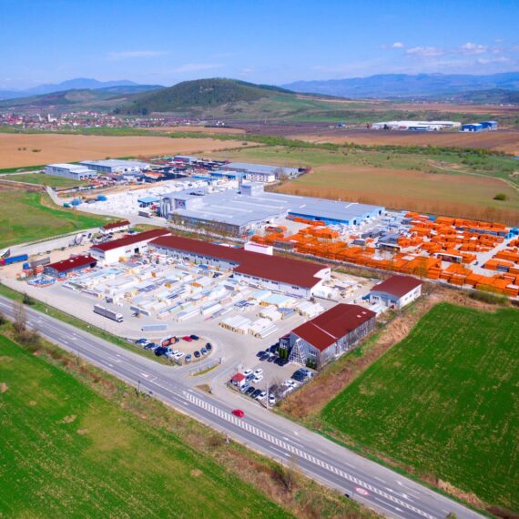 Grupul TeraPlast vrea bani din PNRR pentru a dezvolta o centrală fotovoltaică de 4,5 MW dedicată autoconsumului