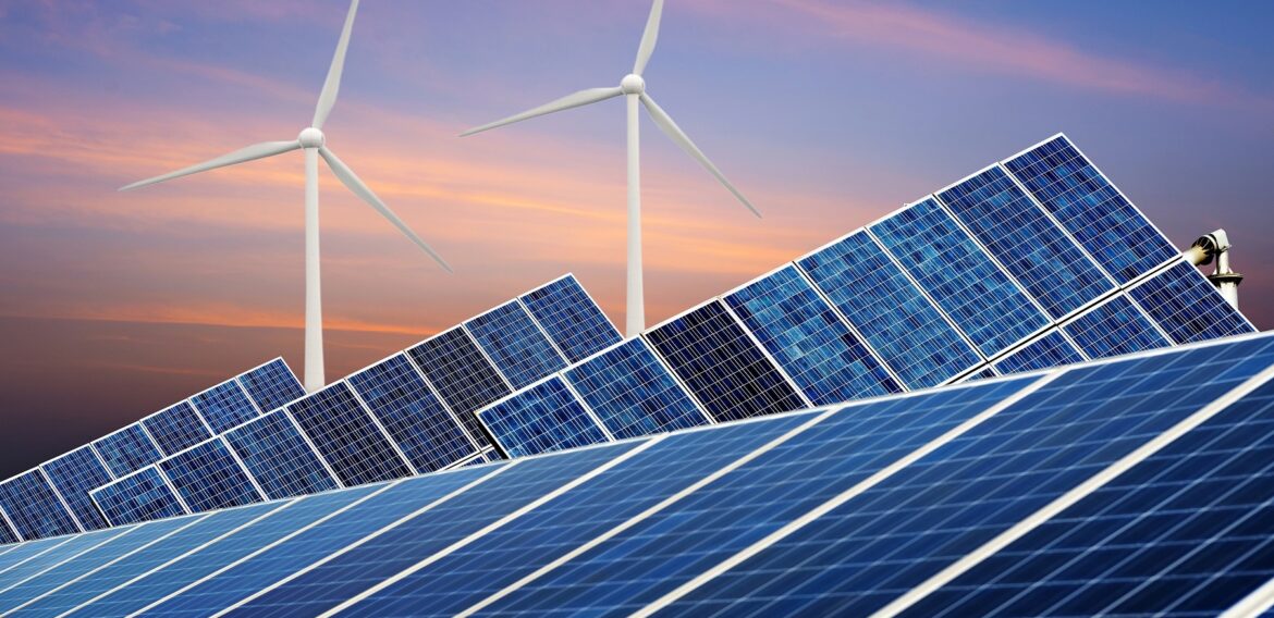 Unul dintre cei mai mari manageri de active din Lituania investește 120 de milioane de euro în centrale fotovoltaice din România