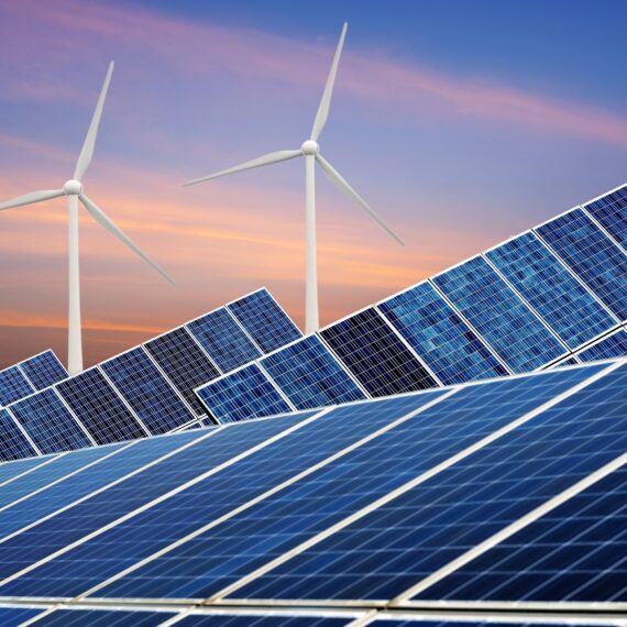 Unul dintre cei mai mari manageri de active din Lituania investește 120 de milioane de euro în centrale fotovoltaice din România