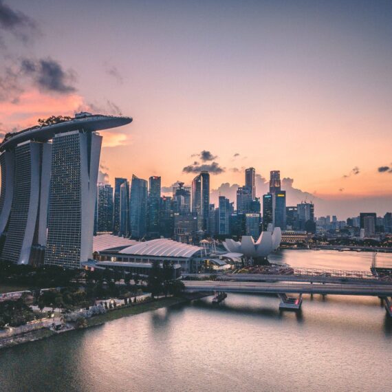 Singapore se pregătește să împrumute 25 de miliarde de dolari prin obligațiuni „verzi”