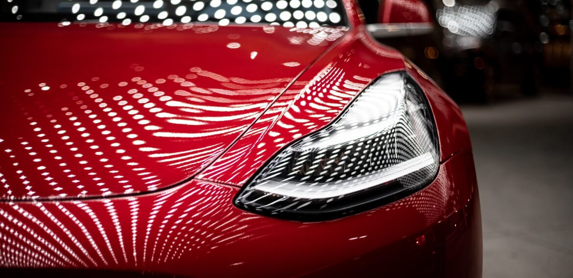 Tesla nu încearcă să se lupte cu producătorii auto tradiționali pentru segmentul low-end al pieței vehiculelor electrice