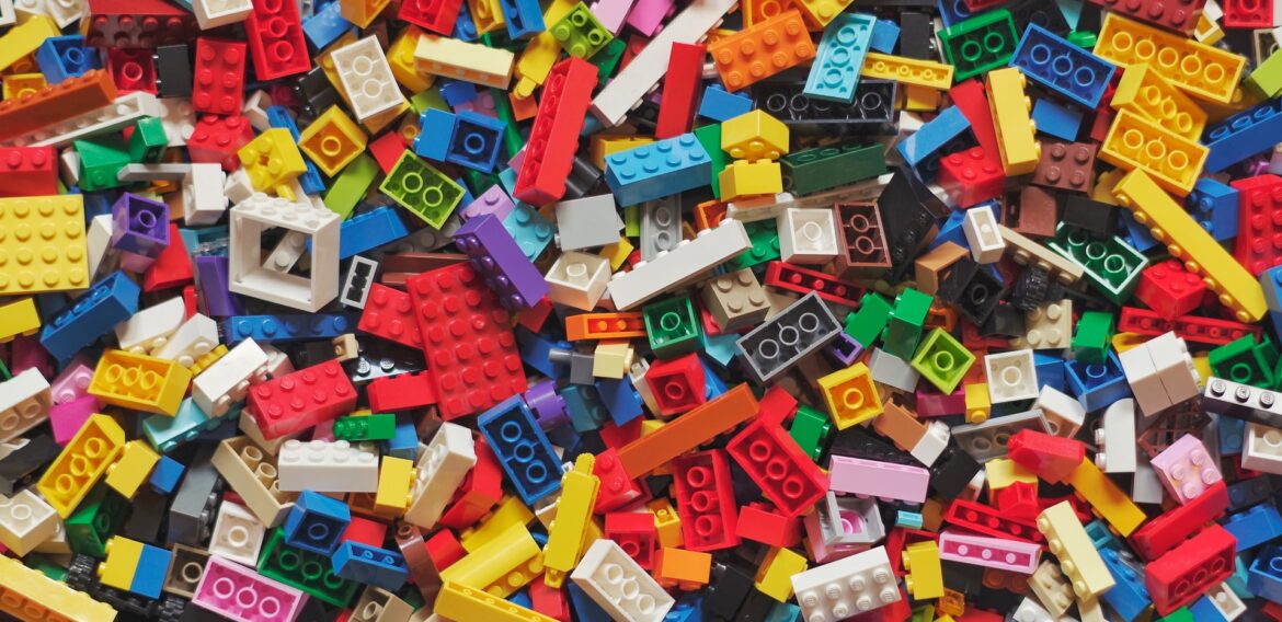 Sustenabilitatea jucăriilor: LEGO investește 1 miliard de dolari pentru a construi în SUA o facilitate de producție cu amprentă de carbon neutră