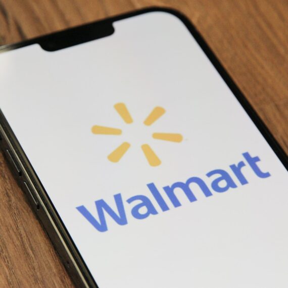 Retailerul Walmart a investit peste 1 miliard de dolari în energie regenerabilă, clădiri sustenabile și economie circulară