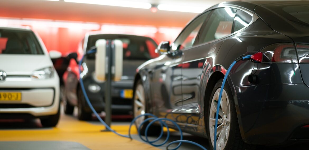 Marile companii globale vor să bifeze angajamentele de sustenabilitate, ceea ce îi împinge pe pe managerii de flote auto spre opțiuni electrice