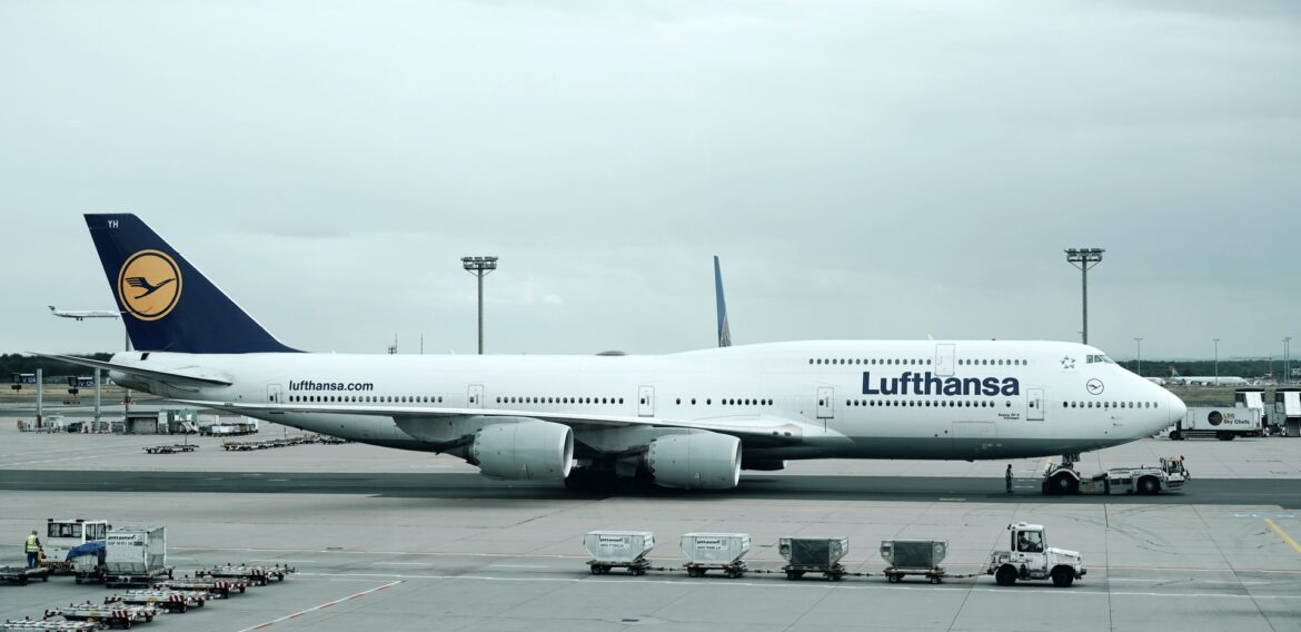 Compania aeriană Lufthansa lansează „tariful verde” pentru călători și include în preț compensarea emisiilor de CO2