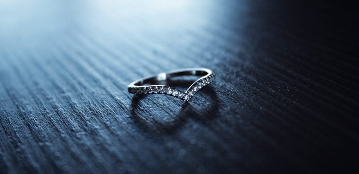 Compania Pandora pariază pe diamante produse în laborator