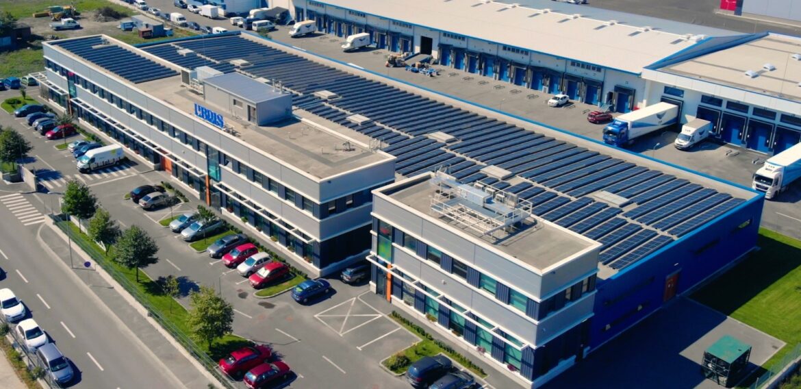 Librăria online Libris devine independent energetic după o investiție de 300.000 de euro în panouri fotovoltaice