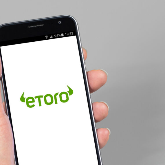 Platforma de tranzacționare eToro introduce scorurile ESG pentru peste 2.700 de companii