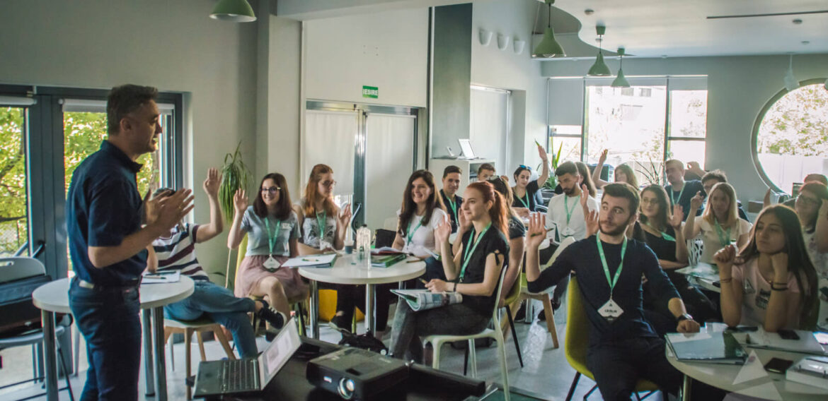Fundația LEADERS organizează cursuri de leadership gratuite pentru studenții din București și Iași