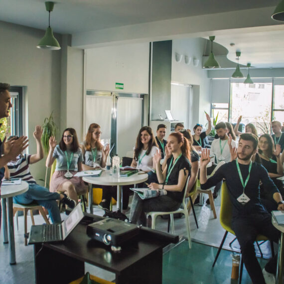 Fundația LEADERS organizează cursuri de leadership gratuite pentru studenții din București și Iași