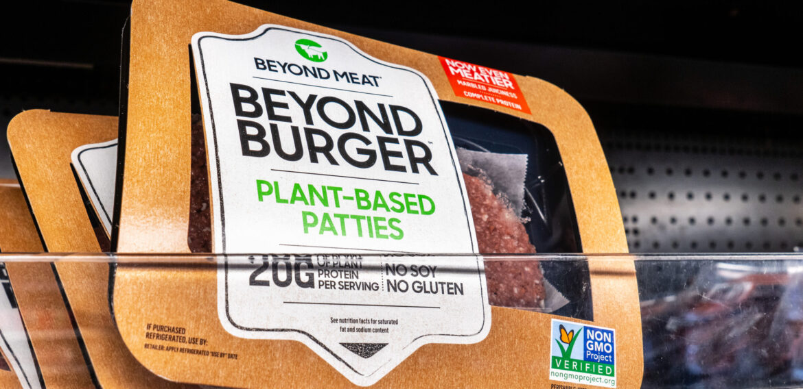 Piața proteinelor din surse alternative suferă din cauza inflației. Producătorul Beyond Meat renunță la o parte din angajați