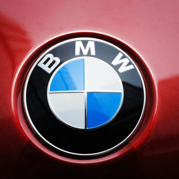 Grupul BMW investește 1,7 miliarde de dolari pentru a produce vehicule și baterii electrice în SUA