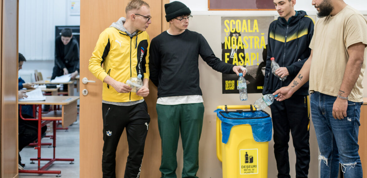 Ambasadorii Mediului din capitală sunt elevii Școlii Profesionale Speciale nr. 3! Copiii cu nevoi speciale au strâns peste 5,5 tone de deșeuri reciclabile în concursul organizat de ASAP