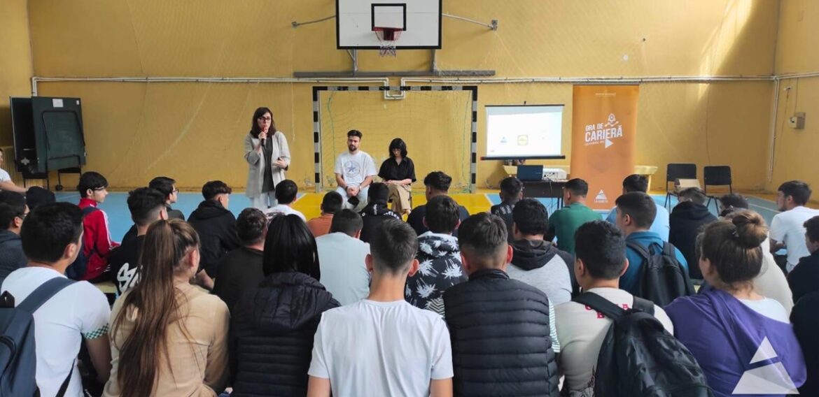 Caravana „Ora de Carieră 60” pornește în liceele din România pentru a susține elevii în alegerea carierei potrivite