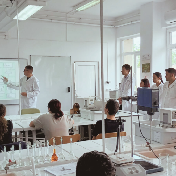 Fundația Alfa pentru Sănătate și Educație lansează un nou program de burse pentru studenții de la Facultatea de Tehnologia Petrolului și Petrochimie din cadrul Universității Petrol-Gaze din Ploiești