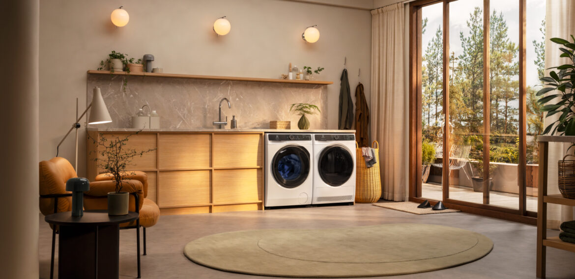 Studiu Electrolux: Ciclurile de spălare scurte și temperaturile scăzute sunt esențiale pentru reducerea amprentei ecologice a hainelor
